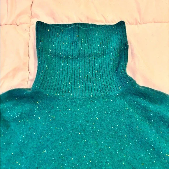 Lands' End Women's Green Cashmere Turtleneck Sweater - Picture 6 of 12
